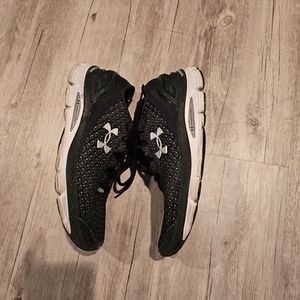 Women athletic shoes